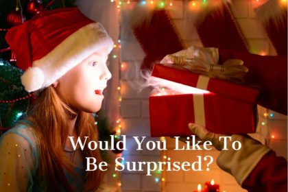 santa-showing-present-to-little-girl-picture-id889667076 Surpriuses
